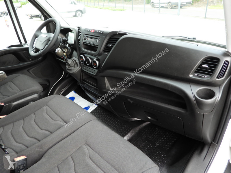 Véhicule utilitaire Iveco 35C17 DAILY