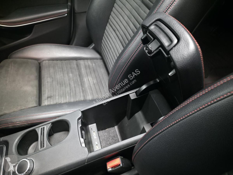 Véhicule utilitaire Mercedes CLA Shooting Brake...