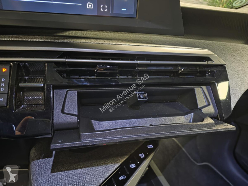 عربة نفعية Peugeot 5008 1.2i Hybrid -136 - BV...