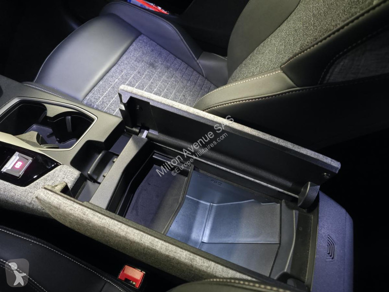 Samochód dostawczy Peugeot 3008 1.2i Hybrid...