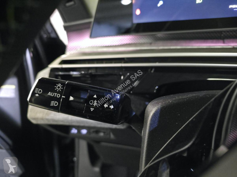 عربة نفعية Peugeot 3008 1.2i Hybrid -136 - BV...