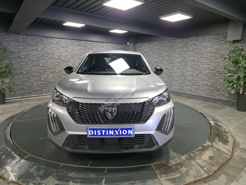 Véhicule utilitaire Peugeot 2008 1.2i Hybrid -...