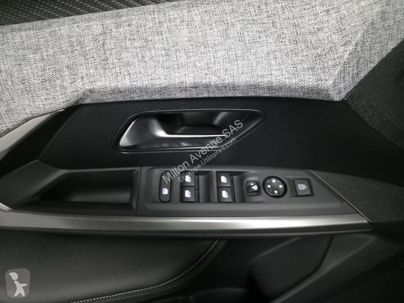 عربة نفعية Peugeot 5008 1.2i Hybrid -136 - BV...