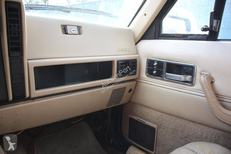 عربة نفعية Jeep Limited