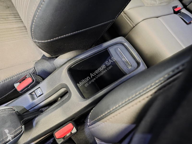Véhicule utilitaire Peugeot 2008 1.6 e-HDi FAP...