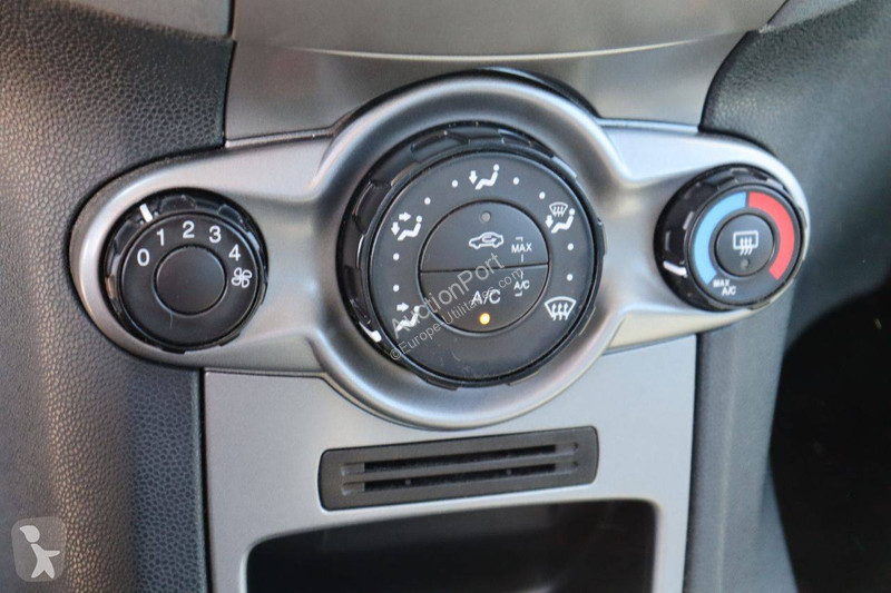عربة نفعية Ford