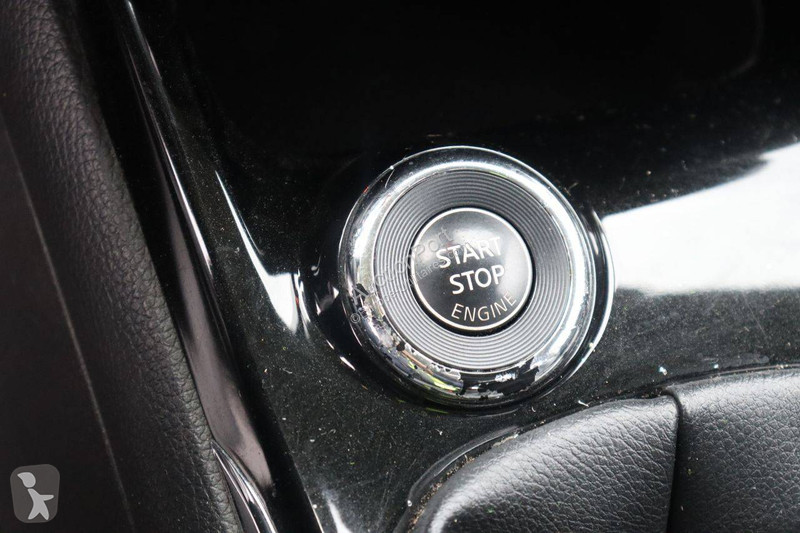 Véhicule utilitaire Nissan