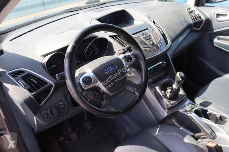 Véhicule utilitaire Ford Grand