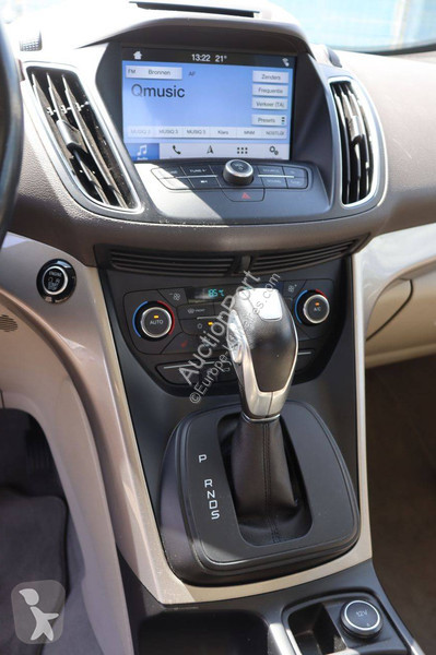 Véhicule utilitaire Ford Grand