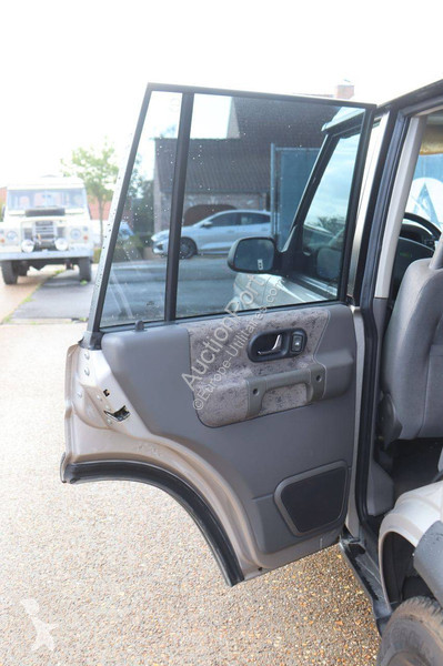 Véhicule utilitaire Land Rover V8