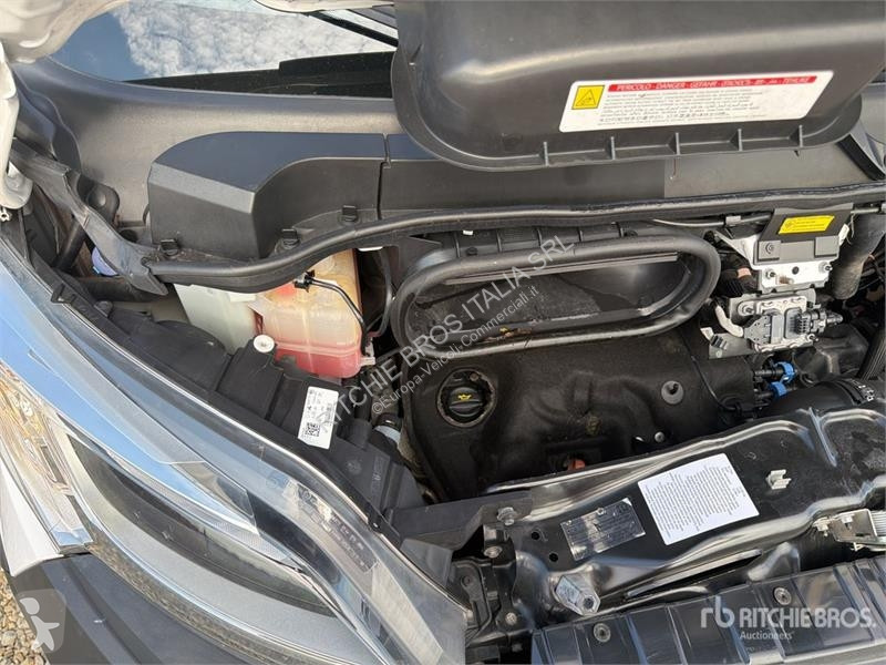 Véhicule utilitaire Opel 2.2
