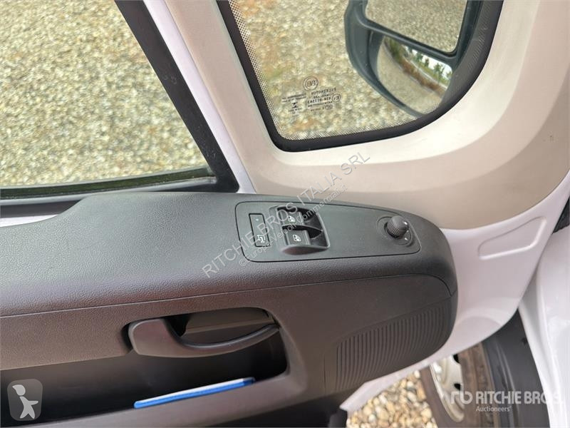 Véhicule utilitaire Opel 2.2