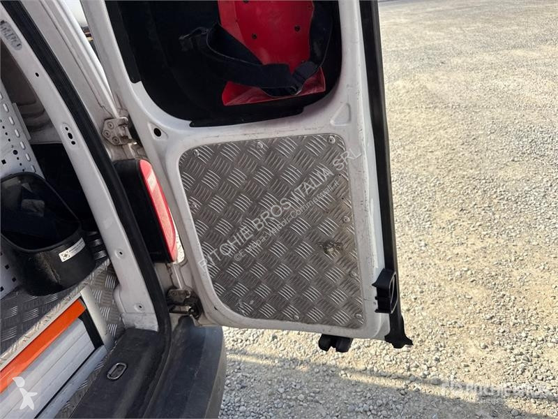 Комерційні автомобілі Volkswagen Cargo Van