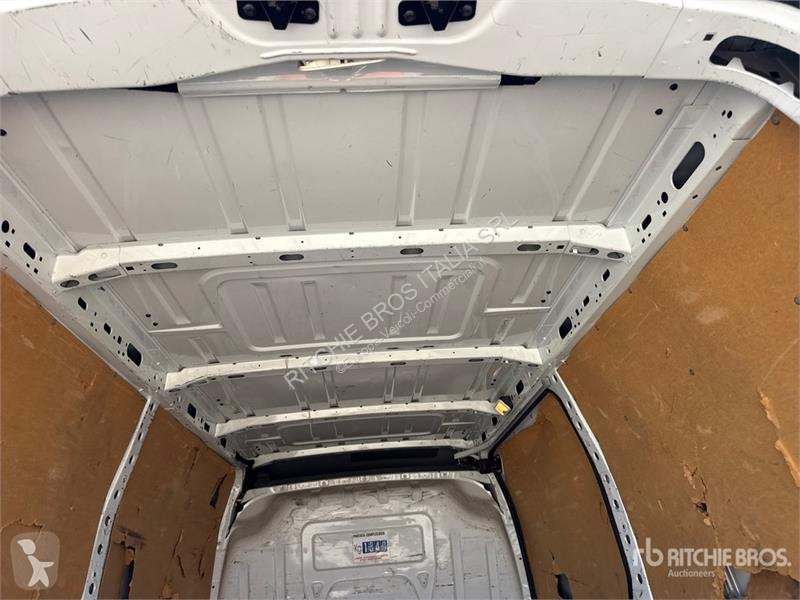 Комерційні автомобілі Renault 125DCI Cargo Van