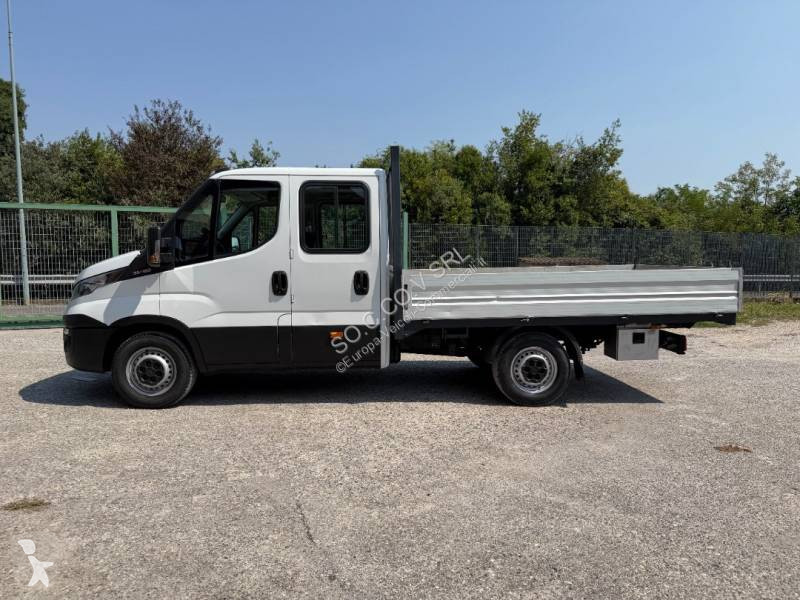 Лекотоварен автомобил Iveco 35S12