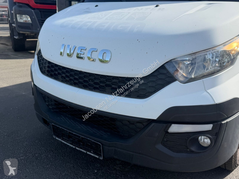 Véhicule utilitaire Iveco 35s15 Carrier Xarios...