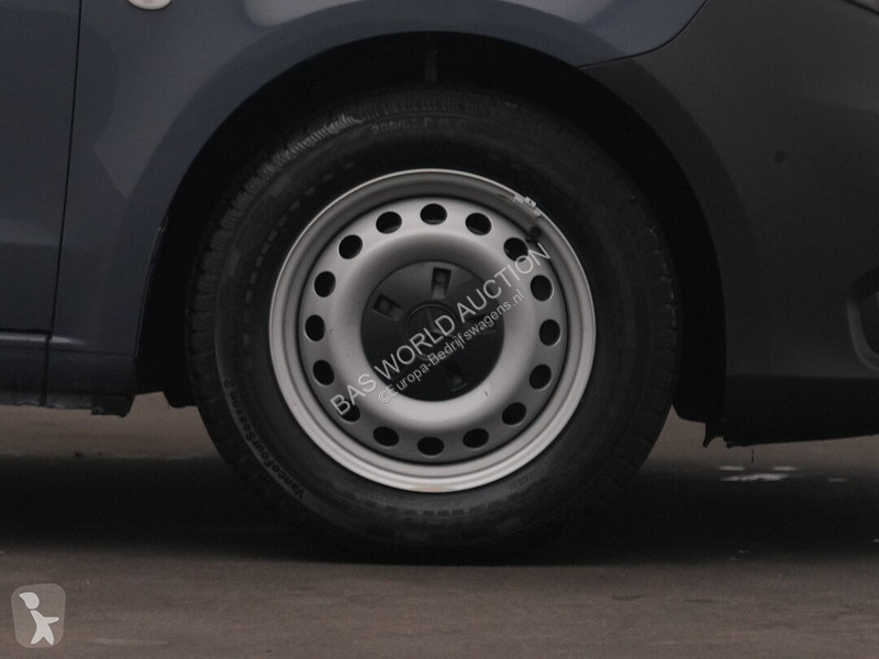 Autoutilitară Mercedes 110