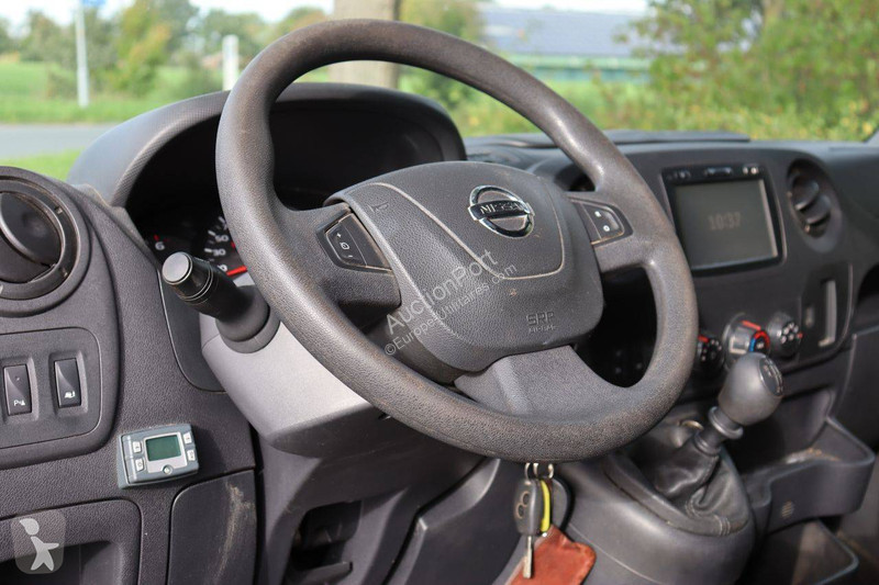 Véhicule utilitaire Nissan
