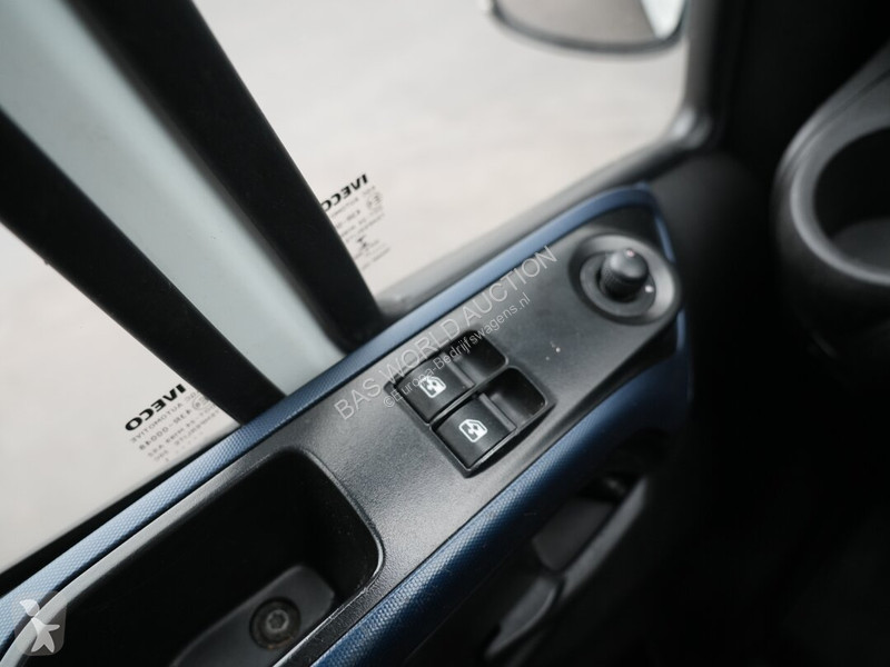 Véhicule utilitaire Iveco 35C14