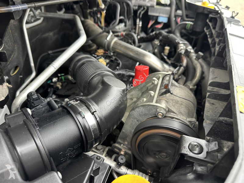 عربة نفعية Renault 2.3 DCI 150