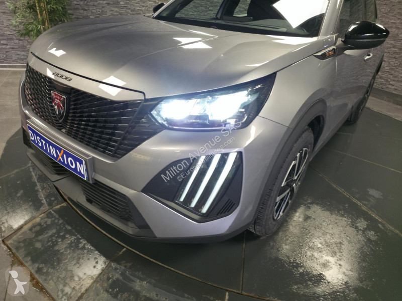 Véhicule utilitaire Peugeot 2008 1.2i Hybrid -...