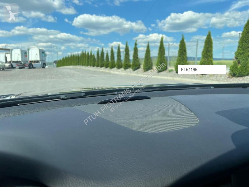 Samochód dostawczy Mercedes SLK 200