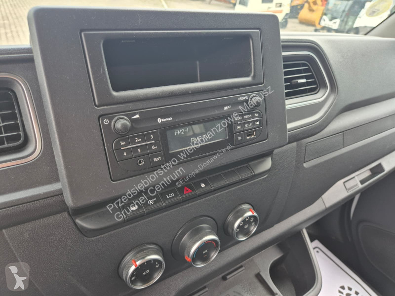 Лекотоварен автомобил Renault Master 2.3 -...