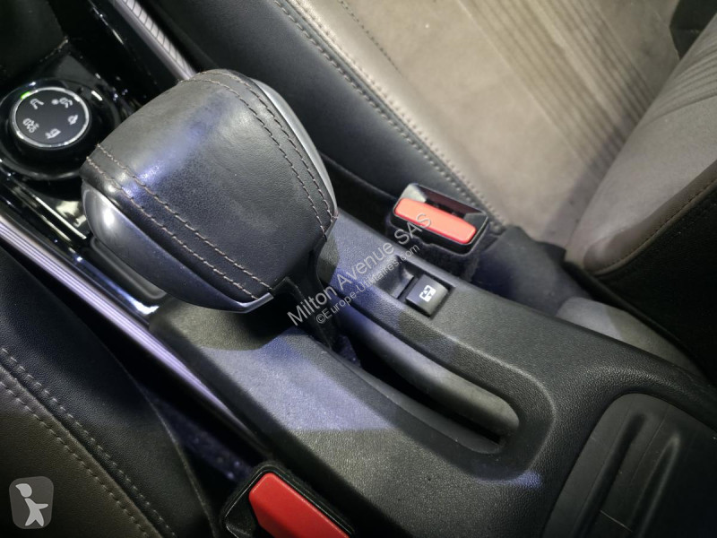 Véhicule utilitaire Peugeot 2008 1.6 e-HDi FAP...
