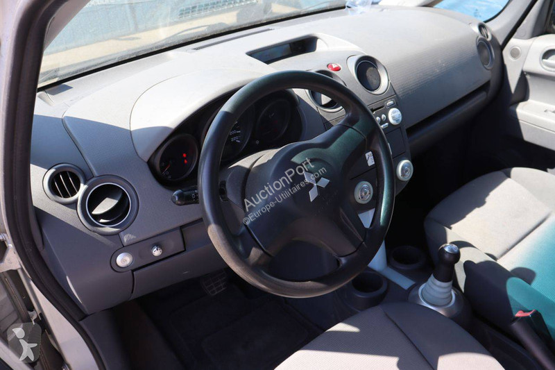 Samochód dostawczy Mitsubishi