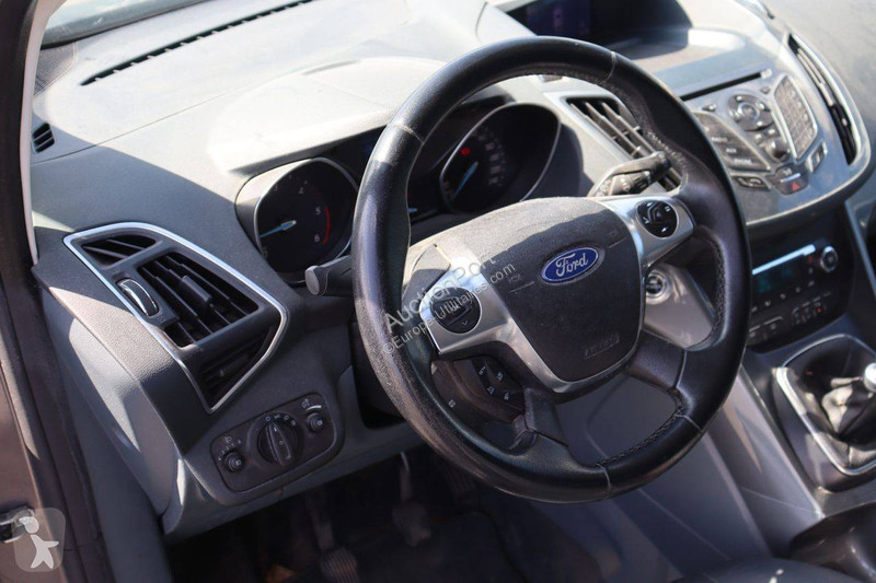 Véhicule utilitaire Ford Grand