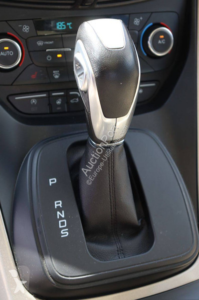 Véhicule utilitaire Ford Grand