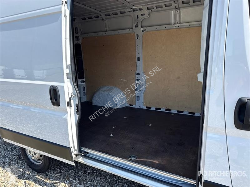 Véhicule utilitaire Opel 2.2