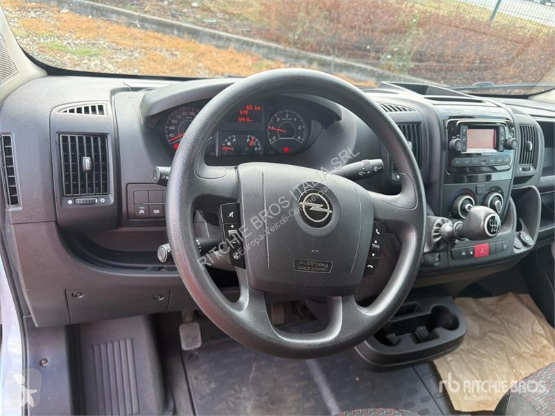 Véhicule utilitaire Opel 2.2