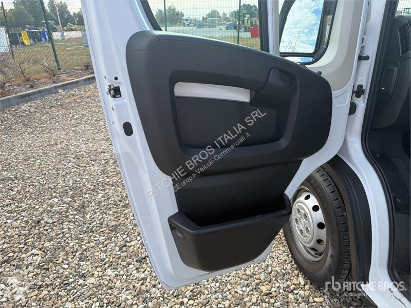 Véhicule utilitaire Opel 2.2
