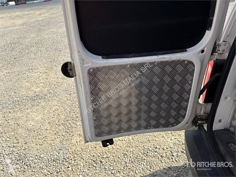 Комерційні автомобілі Volkswagen Cargo Van
