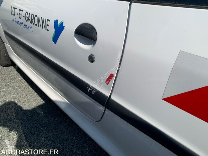 Véhicule utilitaire Peugeot 206