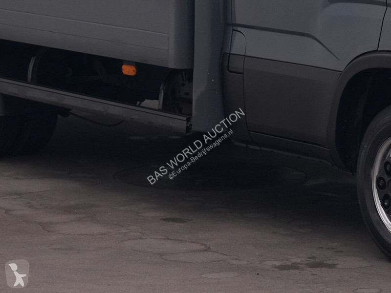 عربة نفعية Iveco 35C18