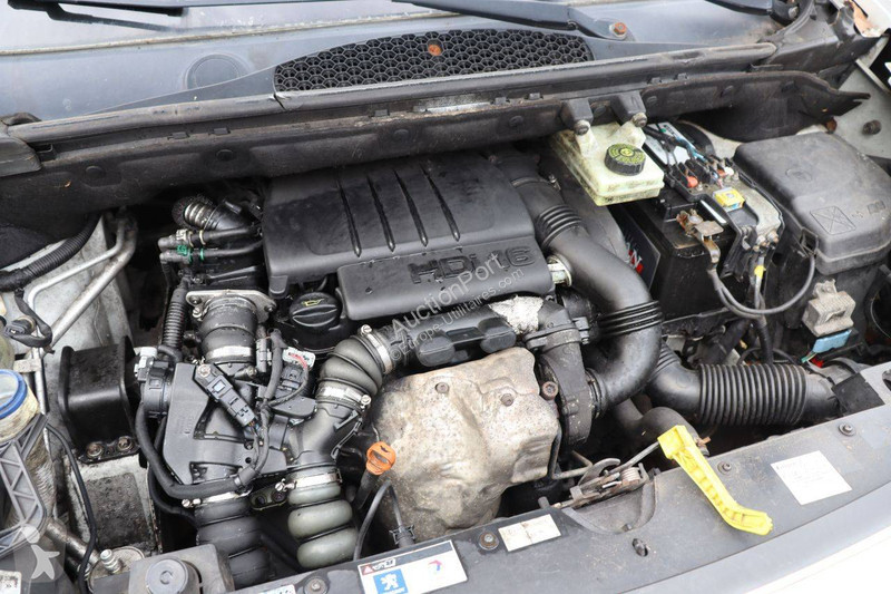 Véhicule utilitaire Peugeot 120 L1 1.6HDIF...