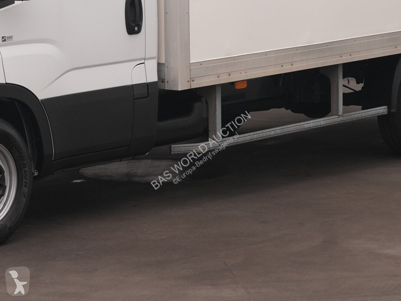 Véhicule utilitaire Iveco 35S16
