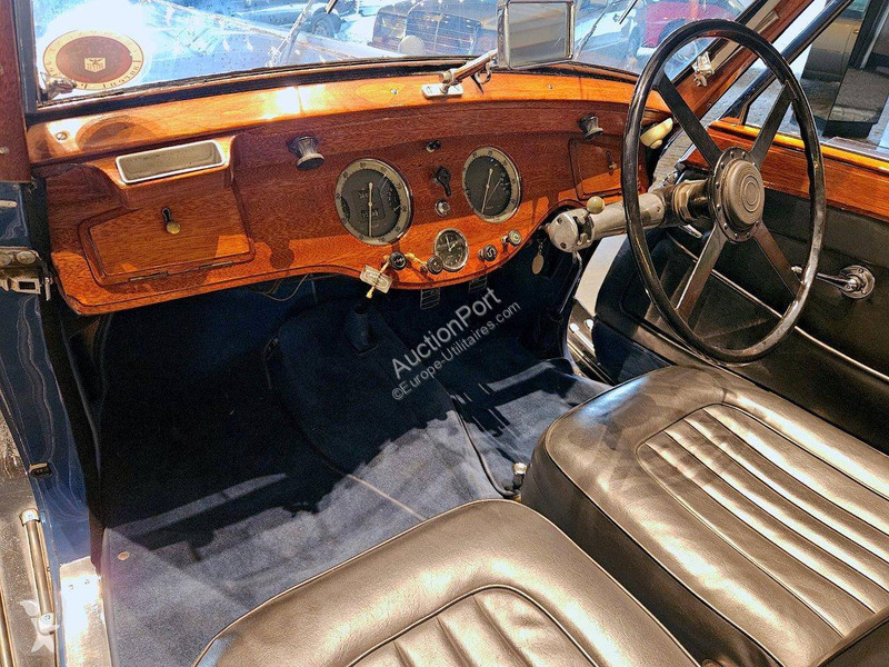 Veicolo commerciale   D6 - 70 Chapron (RHD)