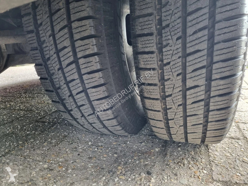 Samochód dostawczy Iveco 40C17 B/E 10T...