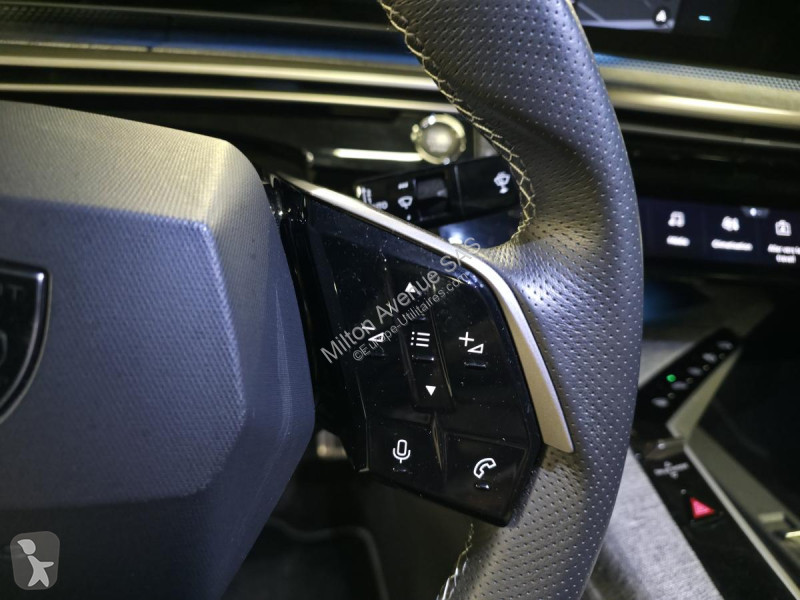 Véhicule utilitaire Peugeot 3008 1.2i Hybrid...