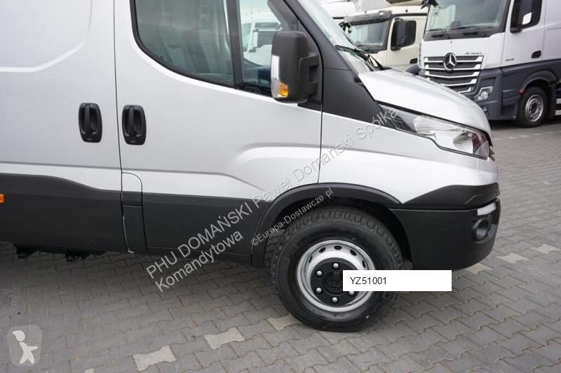 Samochód dostawczy Iveco DAILY / 70C18 / 3,0 -...