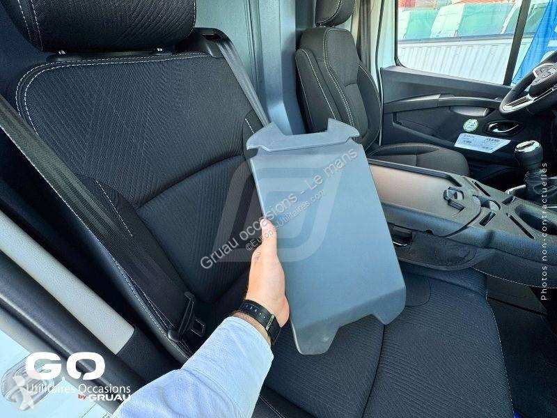 Samochód dostawczy Nissan