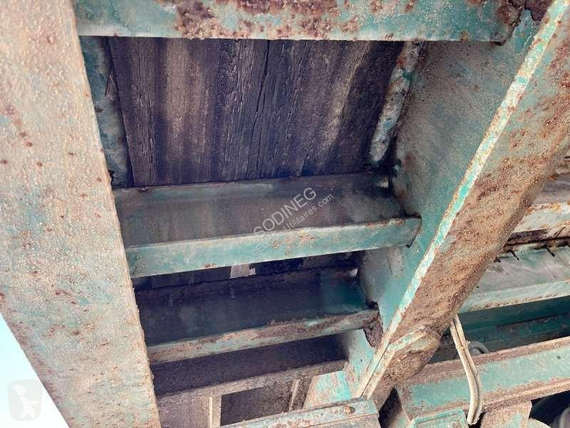 Véhicule utilitaire   3 ESSIEUX