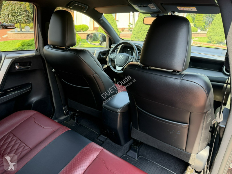 Samochód dostawczy Toyota RAV-4