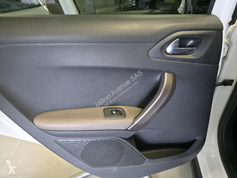 Véhicule utilitaire Peugeot 2008 1.6 e-HDi FAP...