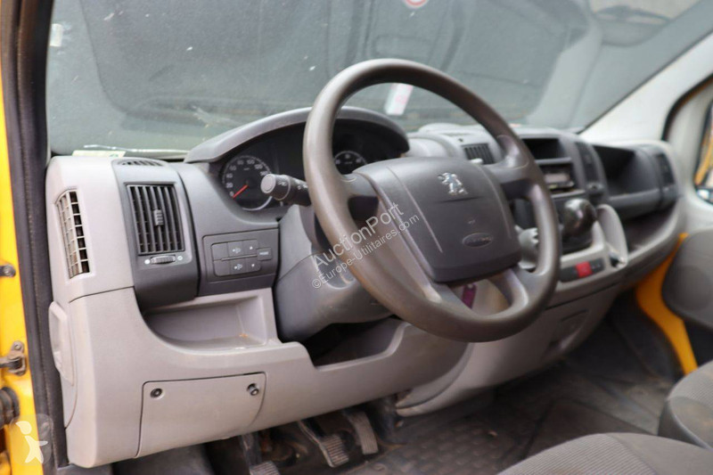 Véhicule utilitaire Peugeot