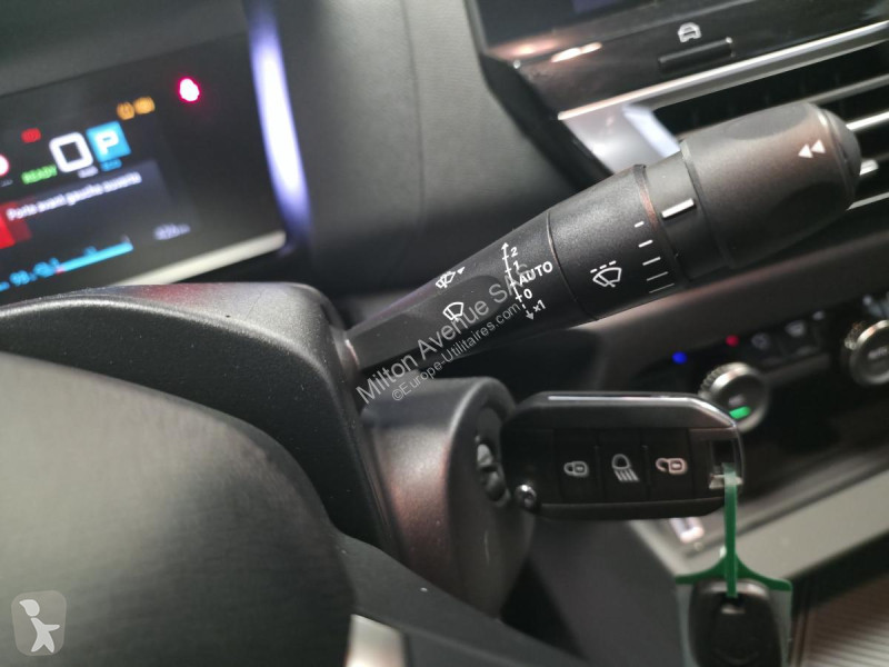 Véhicule utilitaire Citroën C4 X ë-136  E-Séries