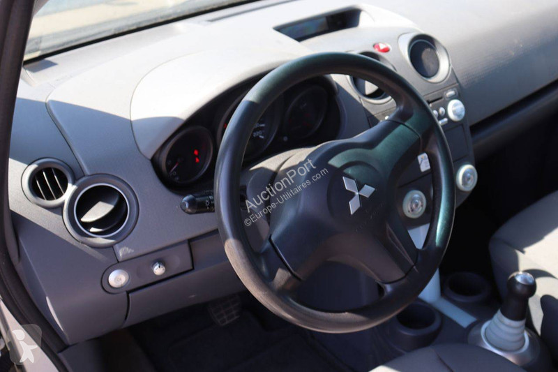 Samochód dostawczy Mitsubishi